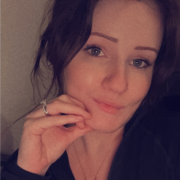 Meet your Posher, Malaina - Picture 1 of 2